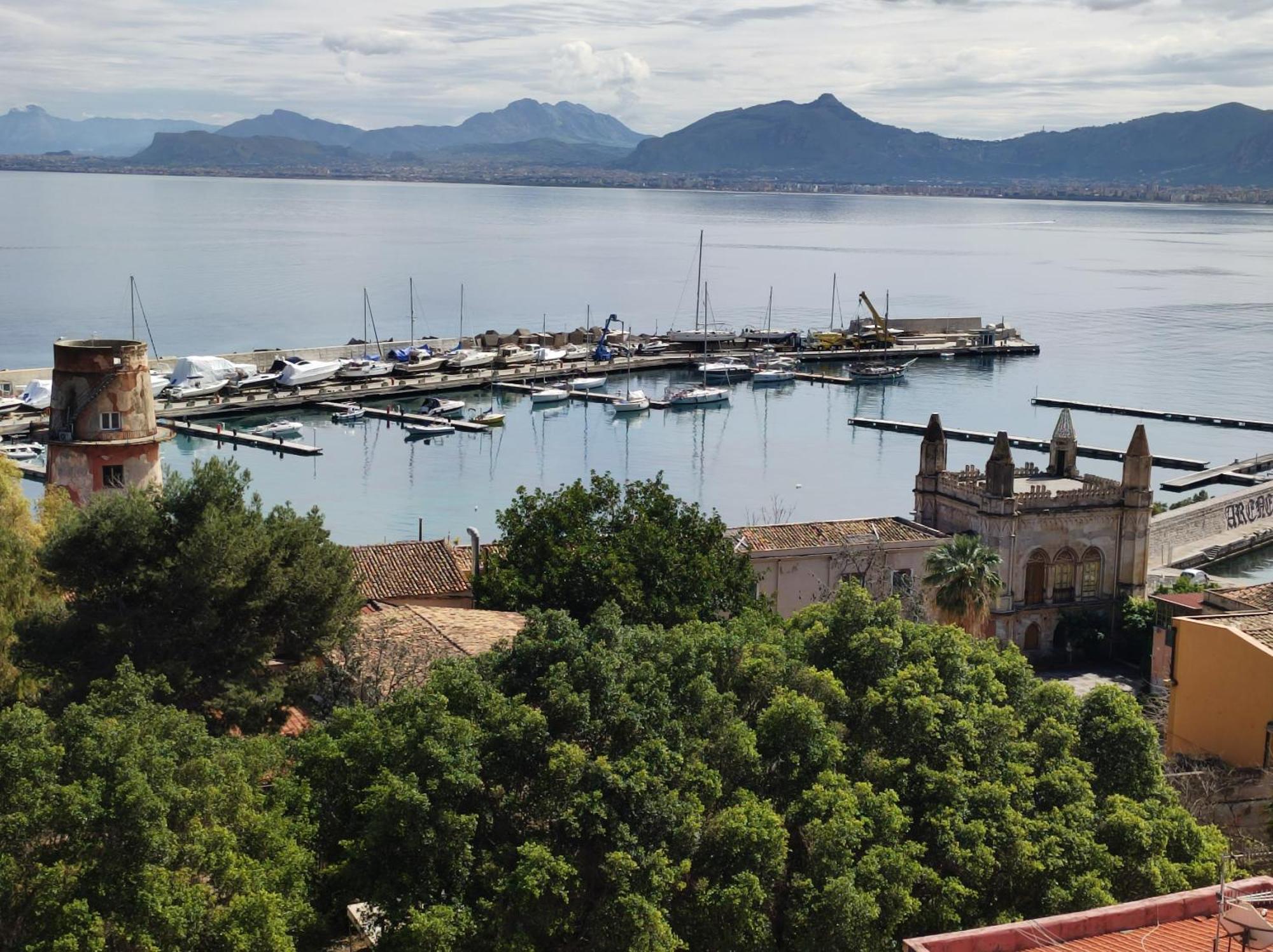 Rineddahouse Arenella - Vista Mare Panoramica A Palermo Con Parcheggio Privato Apartment Exterior photo