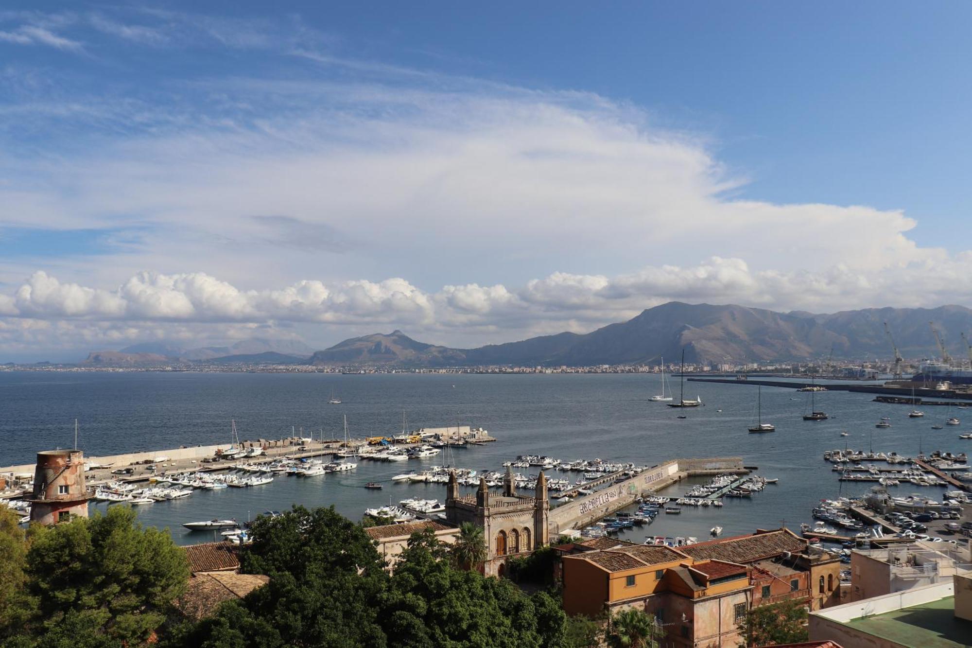 Rineddahouse Arenella - Vista Mare Panoramica A Palermo Con Parcheggio Privato Apartment Exterior photo